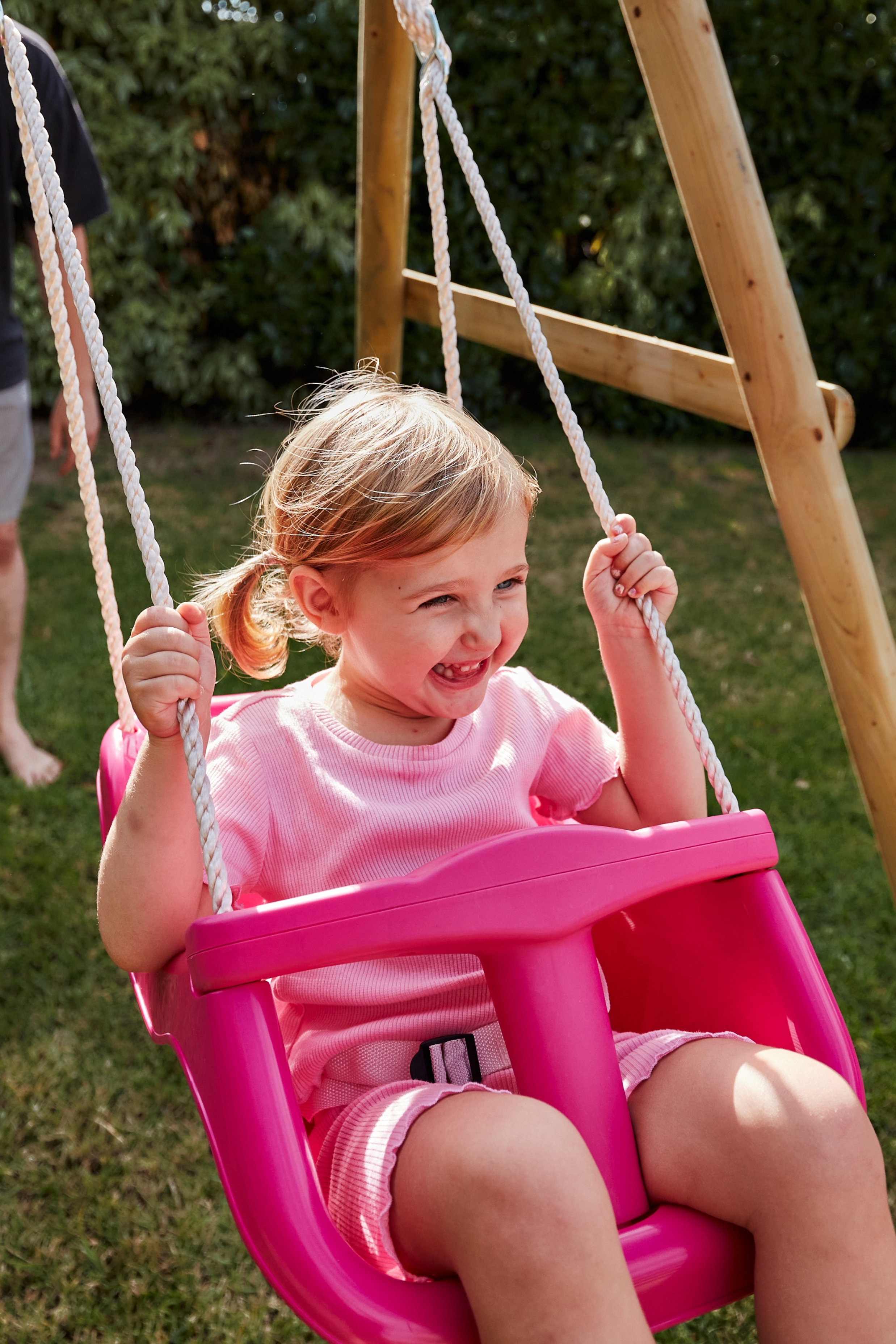 Wild Aussie 120cm Round Nest Wooden Swing Set with Baby Seat