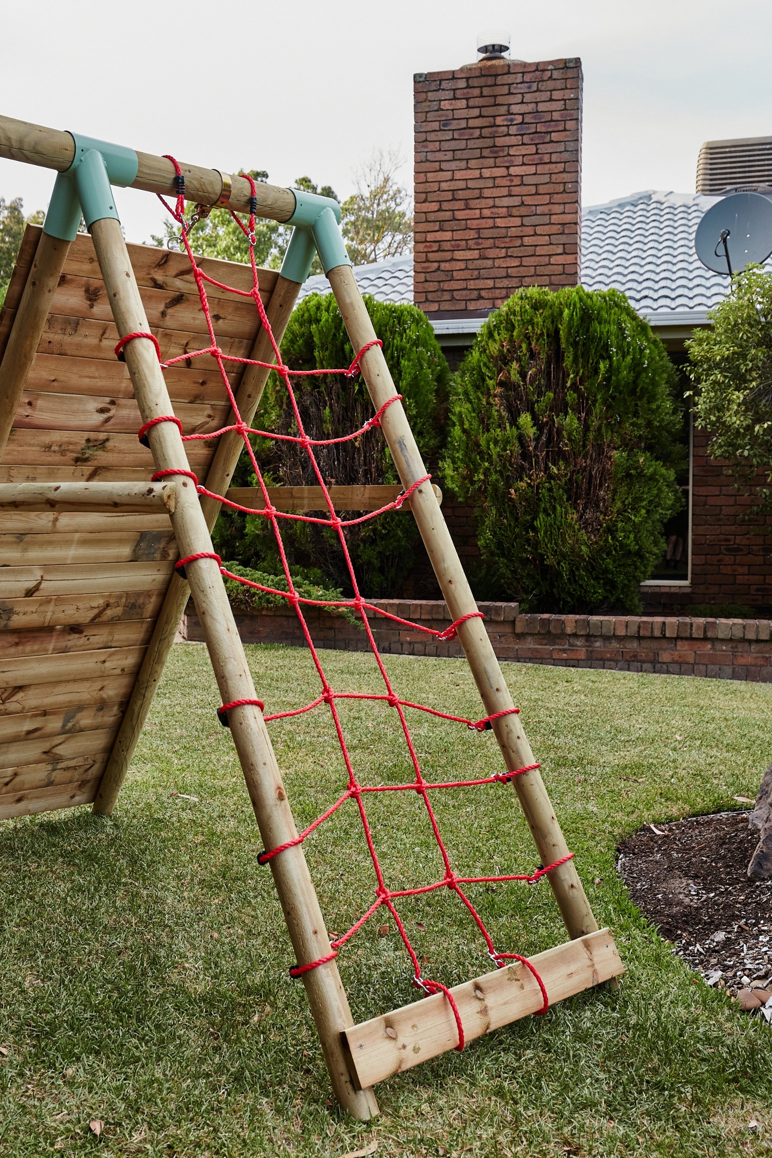 Wild Aussie Wooden Climber & 120cm Nest Swing Set