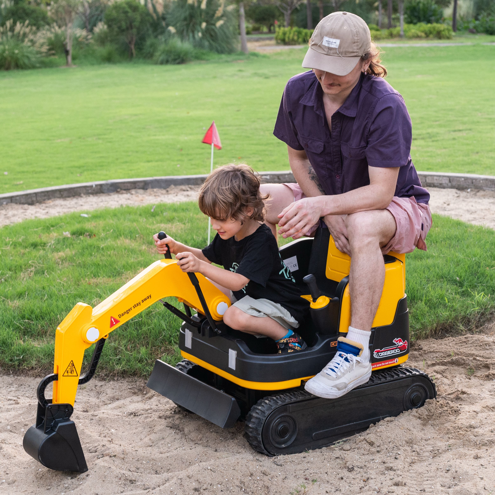 Diggeroo 24v Digger Excavator Ride On With Front Arm & Bucket Shovel