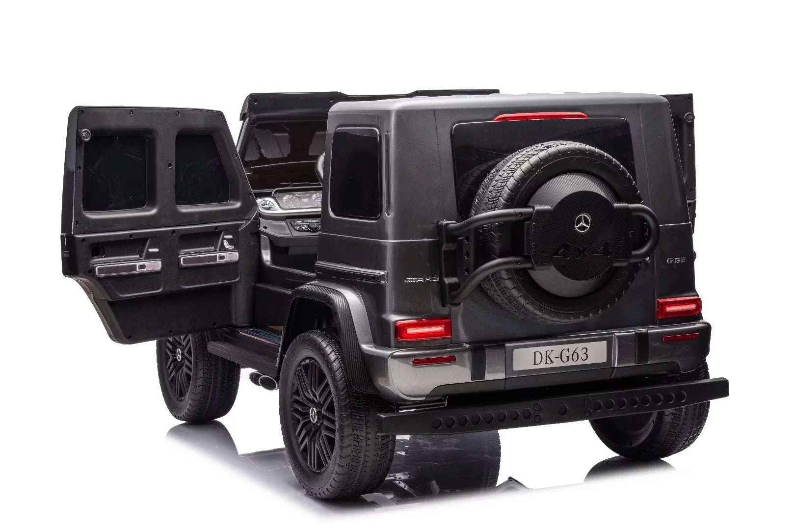 Licensed Mercedes G-Wagon kids ride-on vehicle – complete set